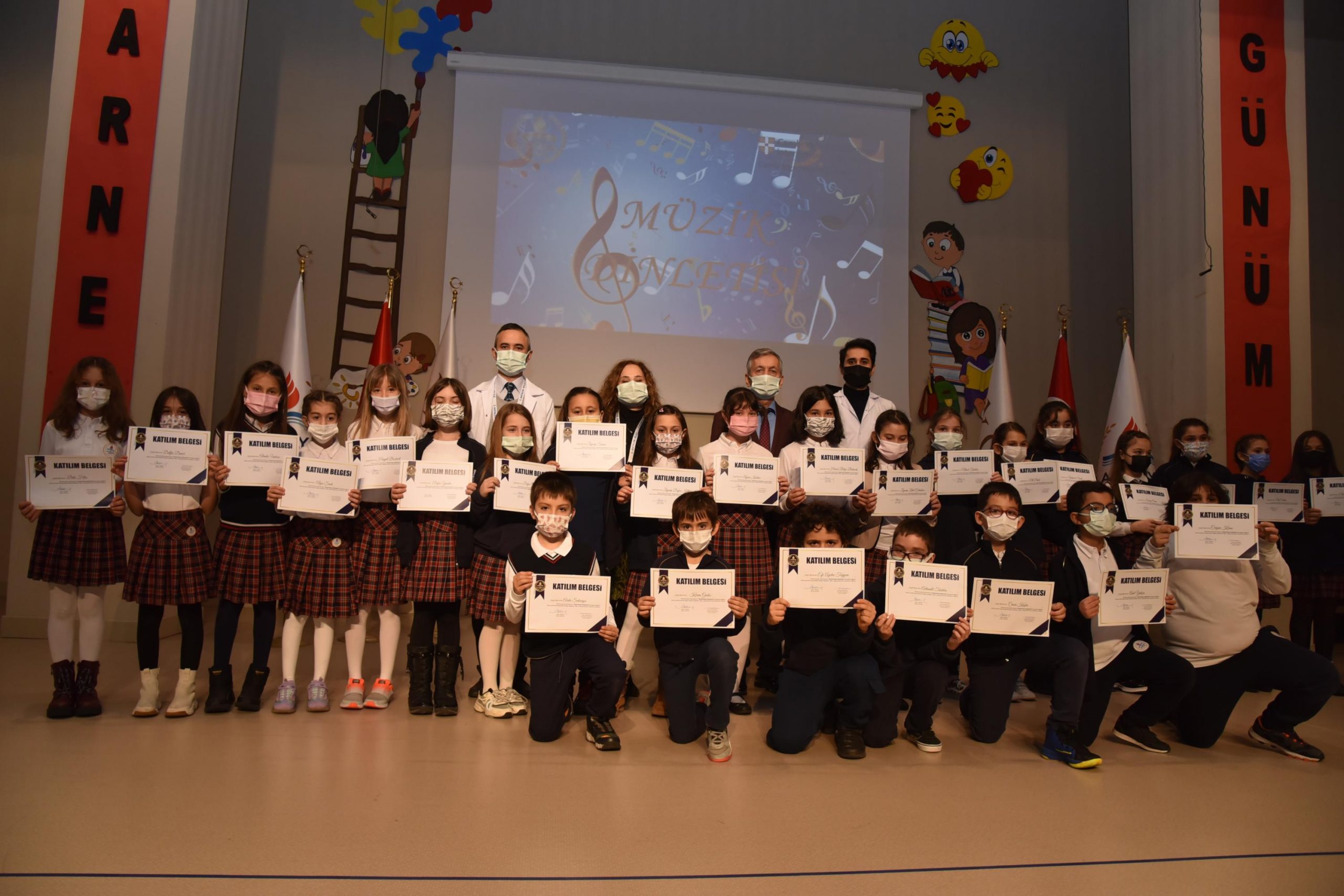 Özel Antalya Koleji Okullarında Müzik Dinletisi