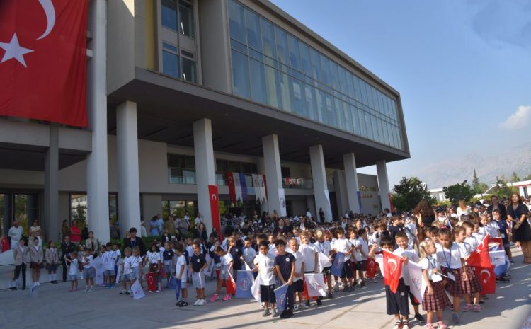  Özel Antalya Koleji Okullarında İlk Ders Zili Çaldı