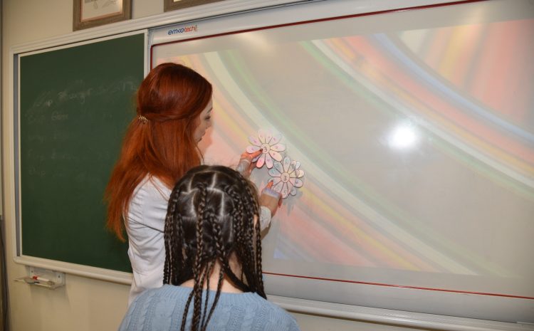  2. Sınıfların İngilizce Matematik Dersinde Çarpma Çiçeği Aktivitesi