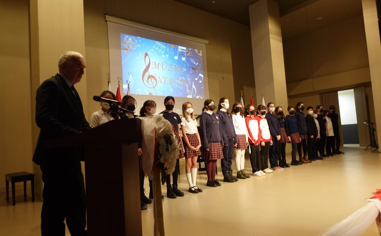  Özel Antalya Koleji Okullarında Müzik Dinletisi