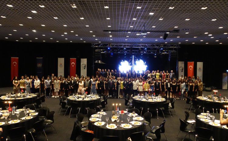  Antalya Koleji 8. Sınıf Öğrencilerinin Liseye Geçiş Balosu